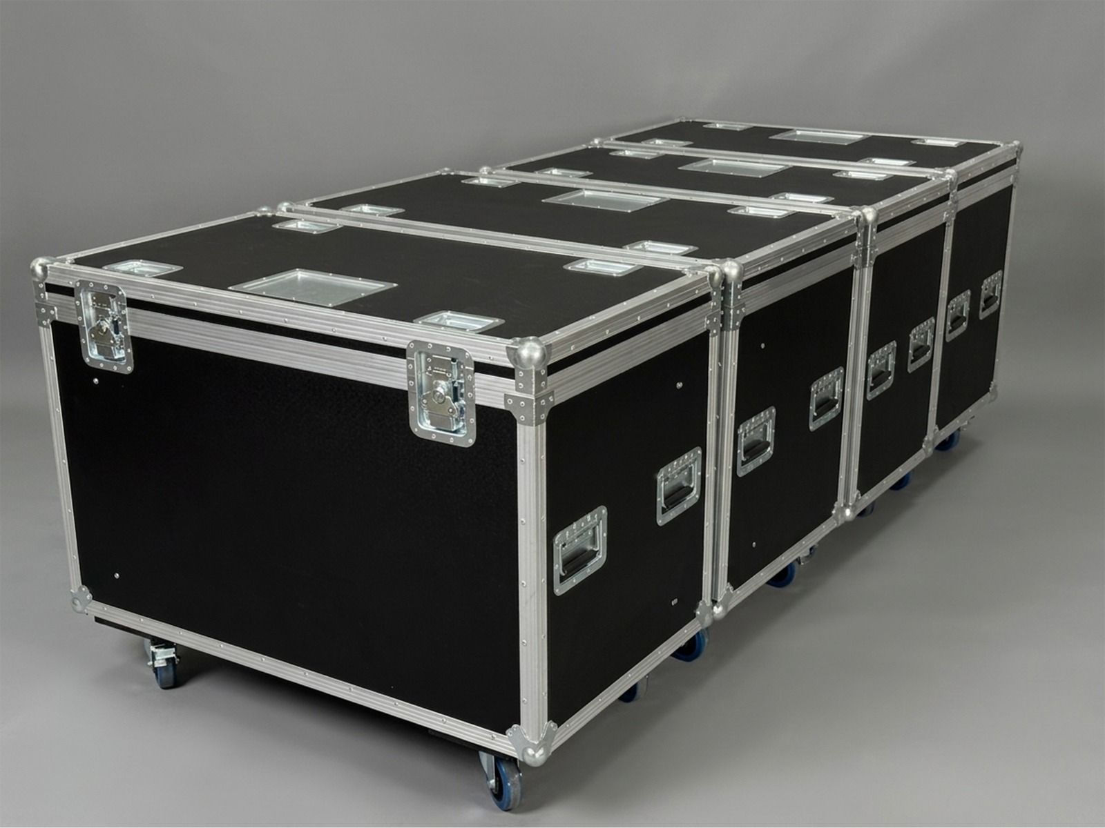Wheeled cable trunk flight case