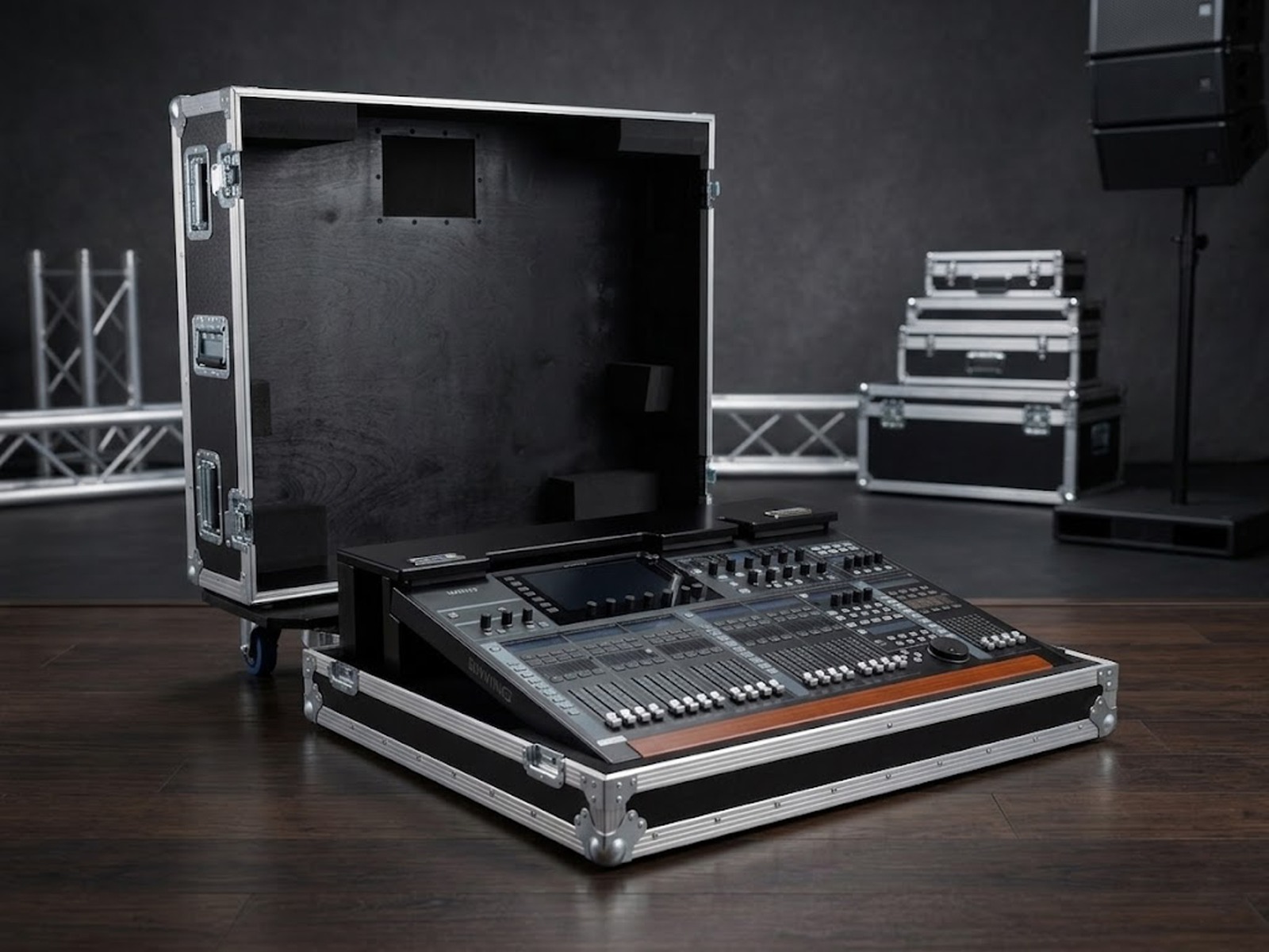 Audio equipment flight case for mixers and speakers